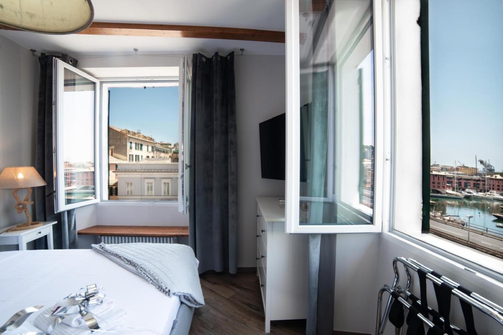 Port View Hotell Genua Exteriör bild