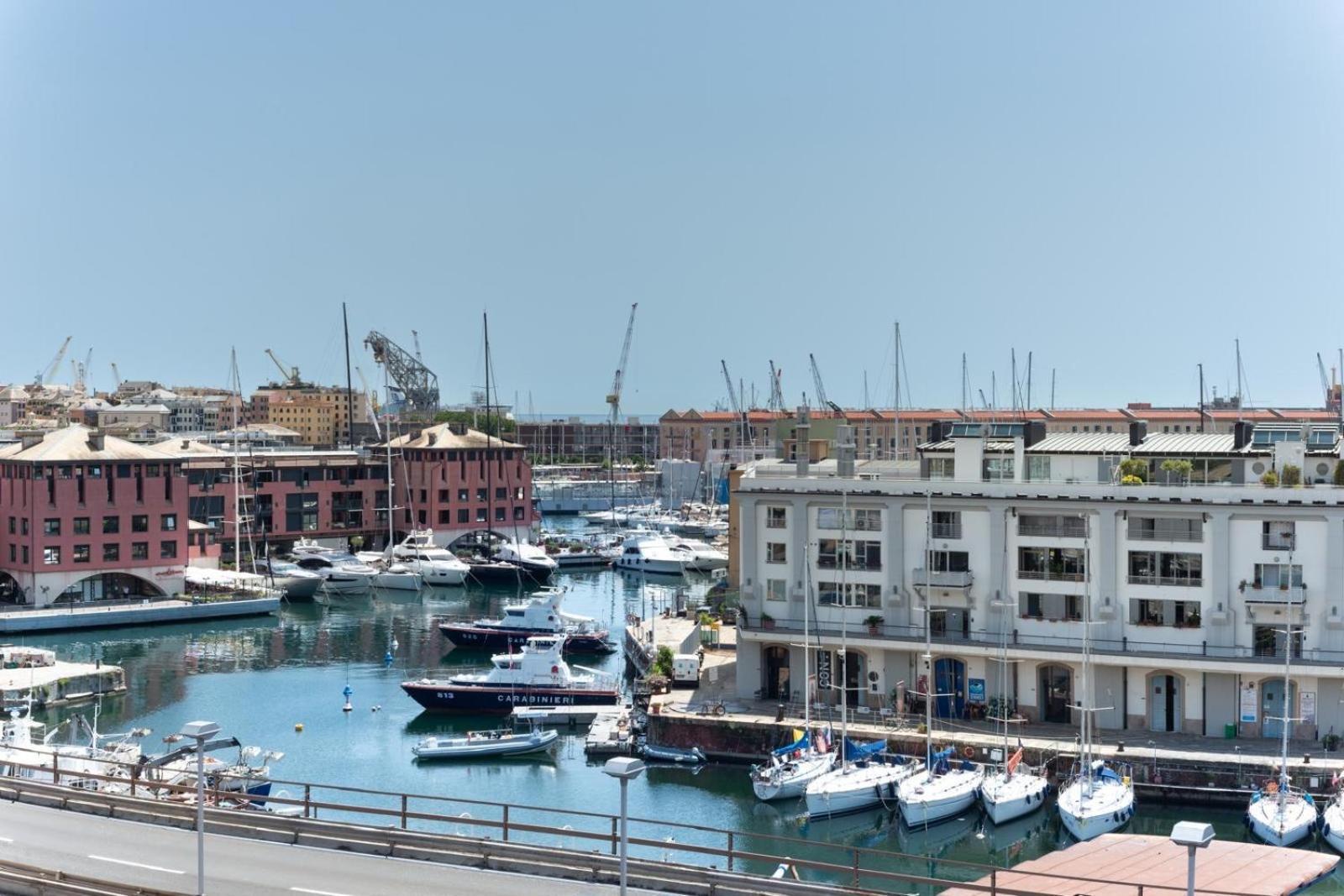 Port View Hotell Genua Exteriör bild
