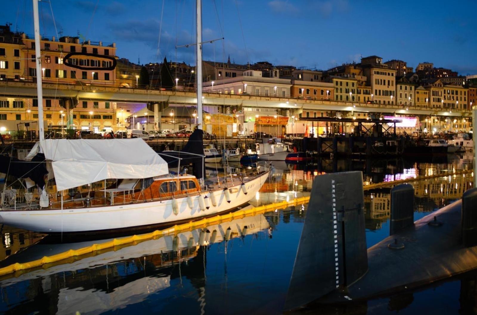 Port View Hotell Genua Exteriör bild