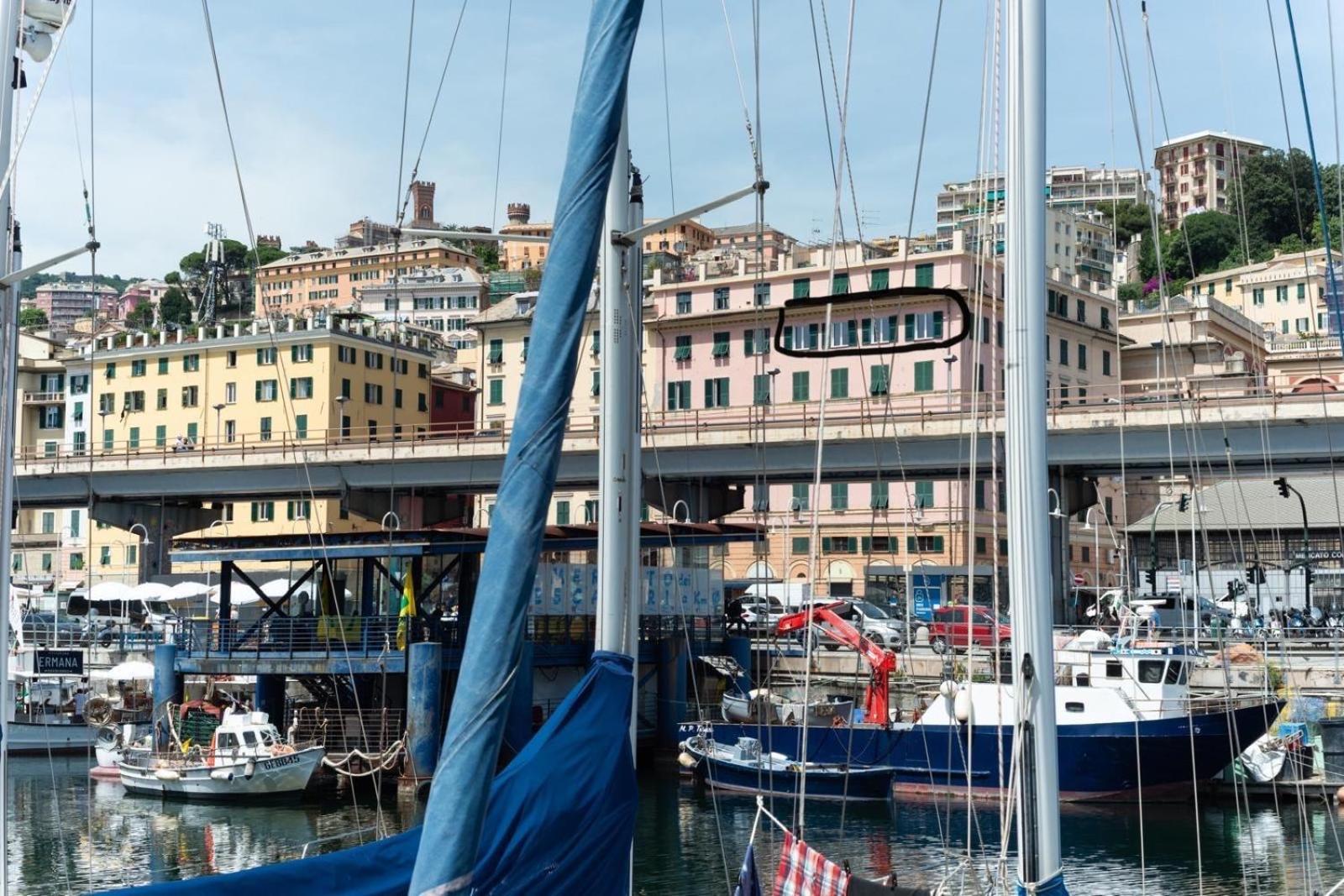 Port View Hotell Genua Exteriör bild